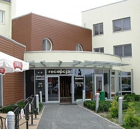 Hotel Domino Niemodlin Экстерьер фото