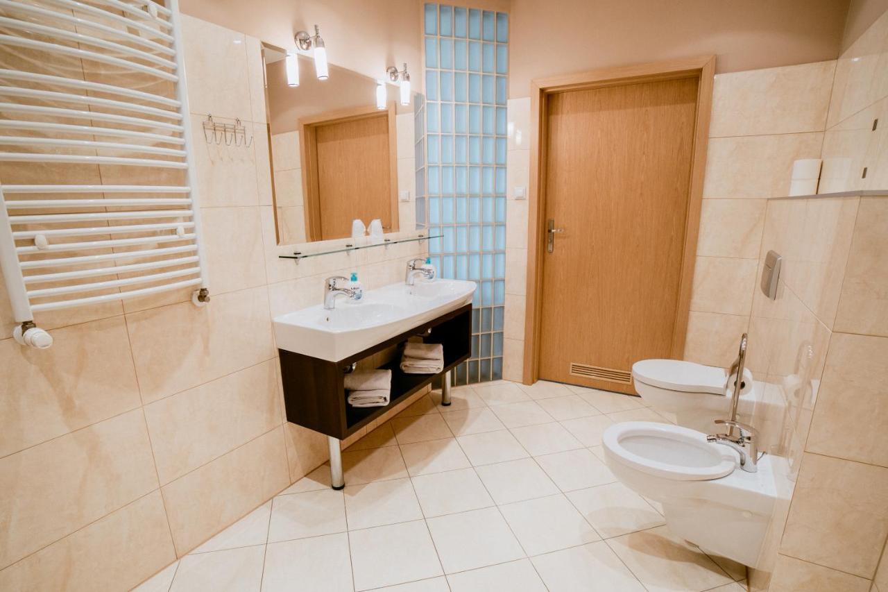 Hotel Domino Niemodlin Экстерьер фото