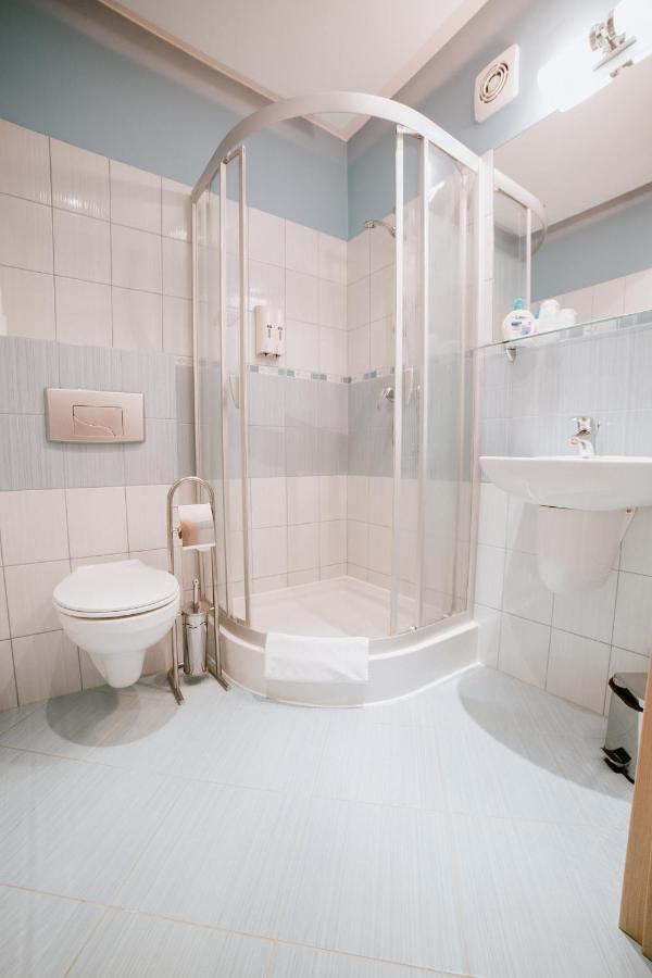 Hotel Domino Niemodlin Экстерьер фото